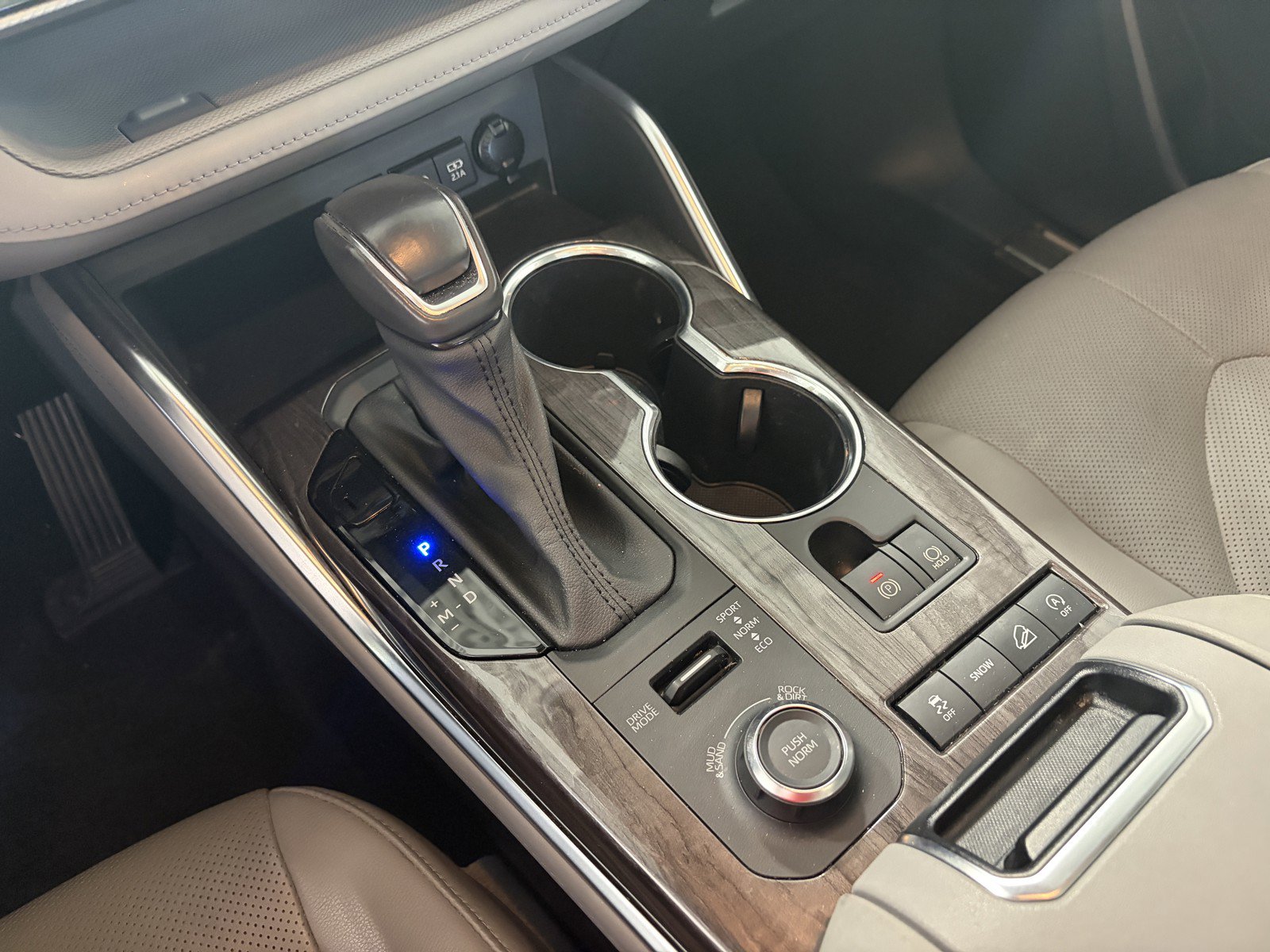 2021 Toyota Highlander Platinum - Photo 19