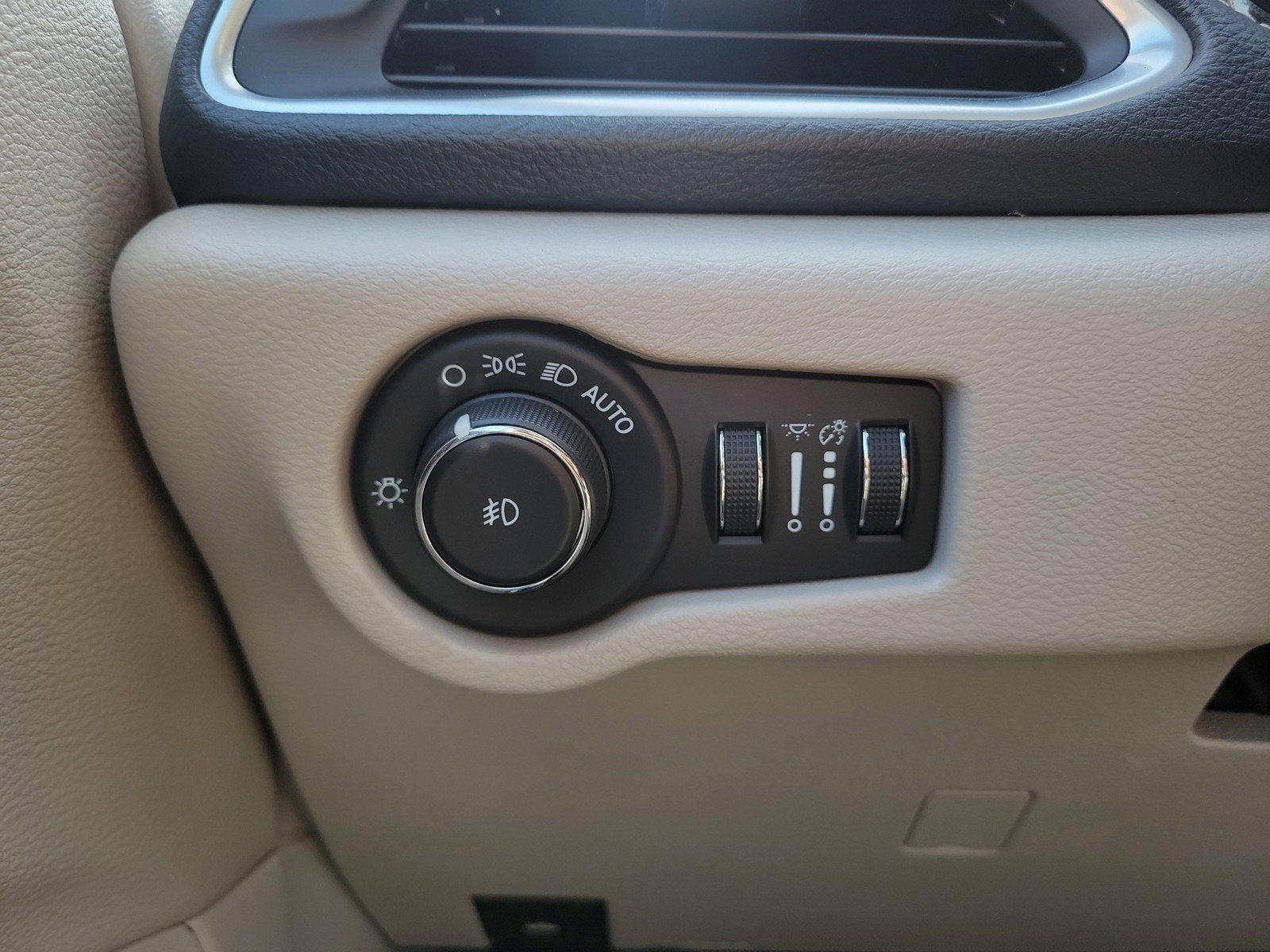 2021 Chrysler Pacifica Limited - Photo 24