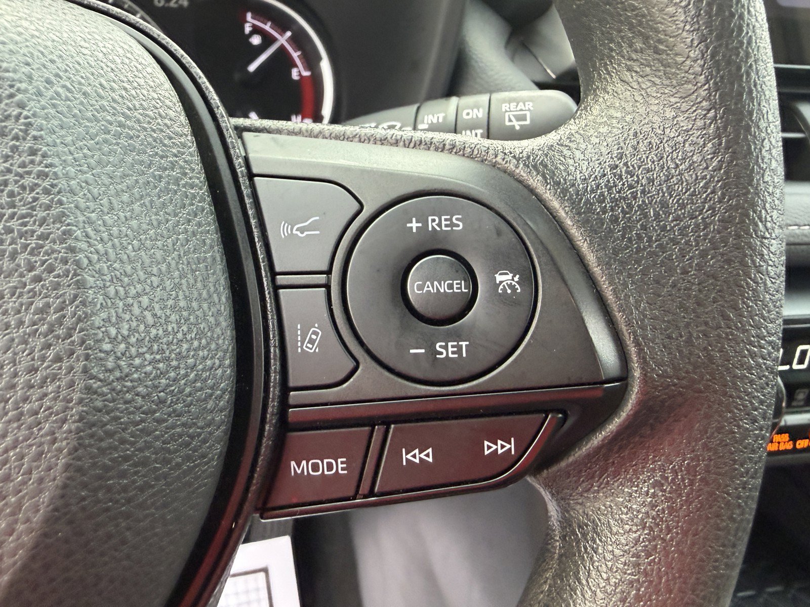 2025 Toyota RAV4 XLE - Photo 15