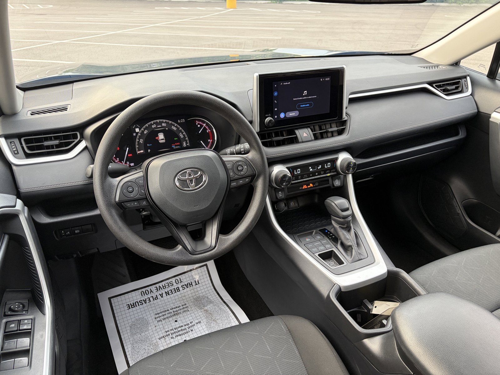 2025 Toyota RAV4 XLE - Photo 10