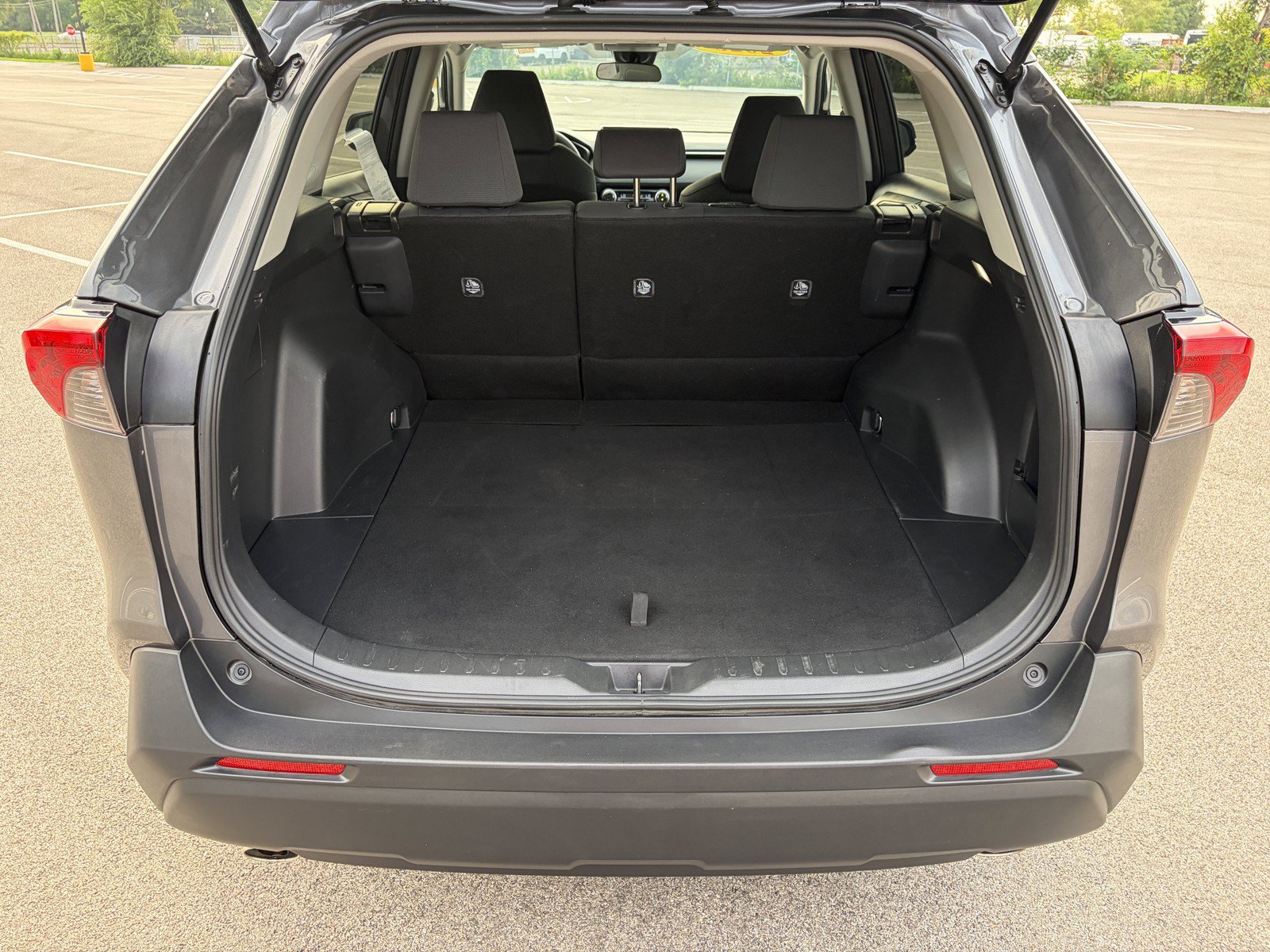 2025 Toyota RAV4 XLE - Photo 30