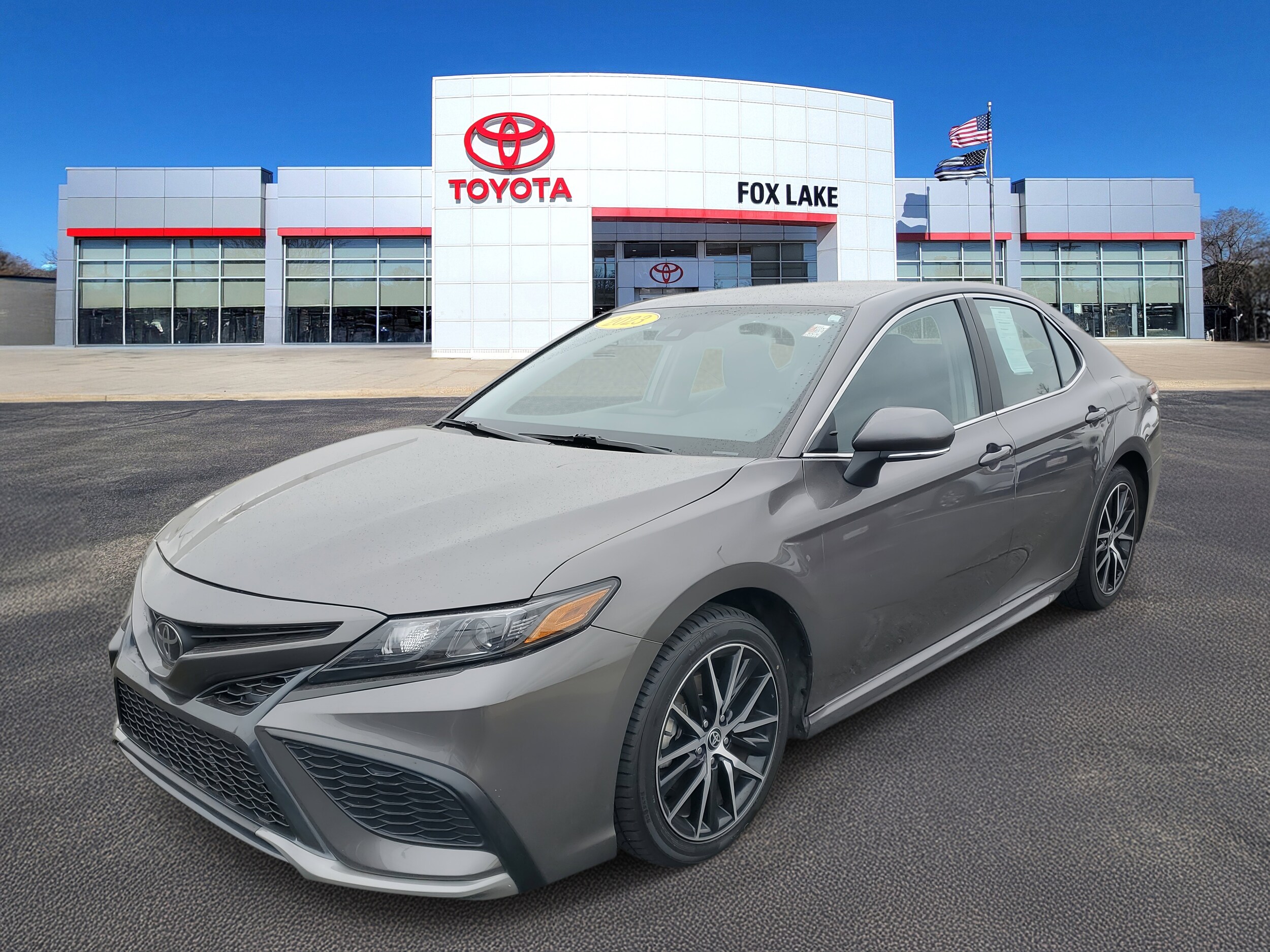 2023 Toyota Camry SE photo 2