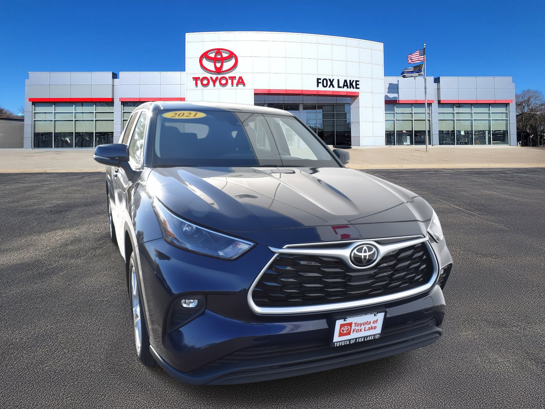 2023 Toyota Highlander LE photo 3