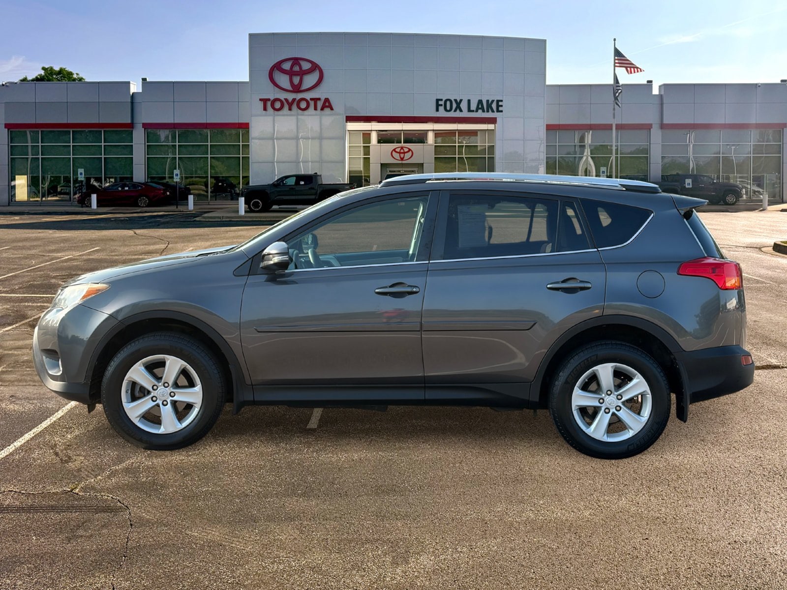 Used 2014 Toyota RAV4 XLE with VIN 2T3RFREV3EW176302 for sale in Fox Lake, IL