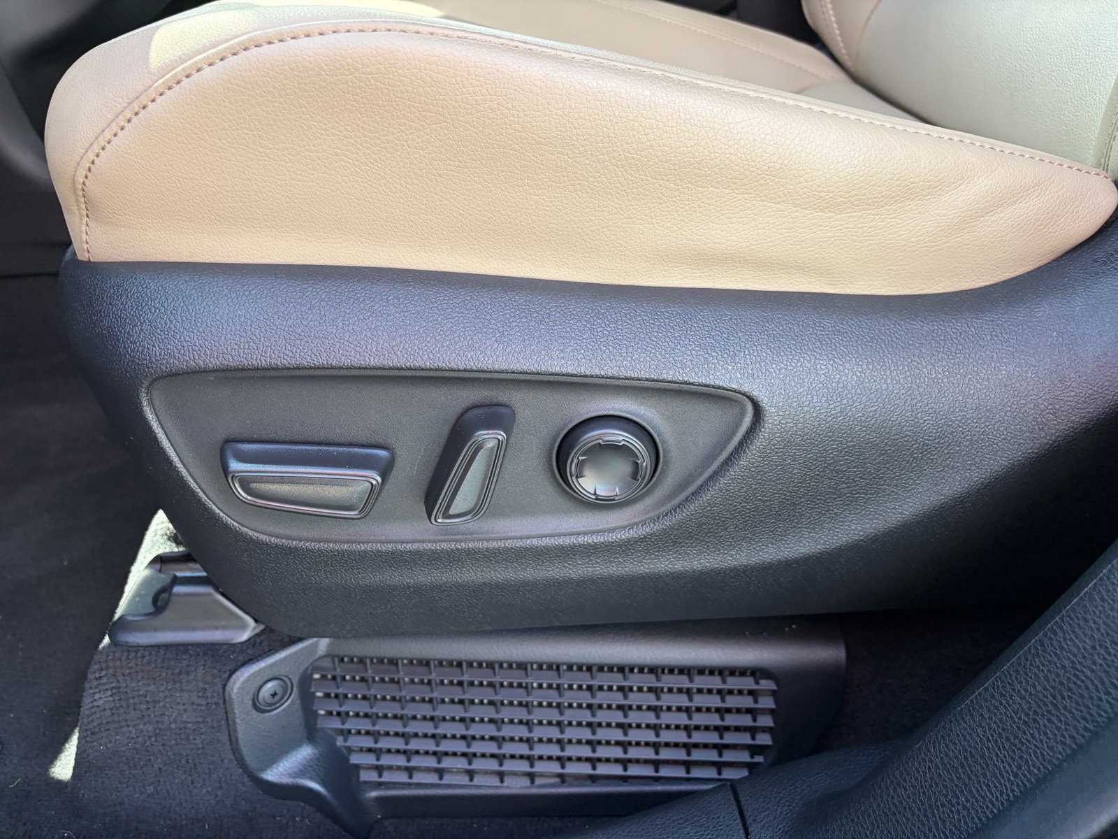 2023 Toyota Sienna Limited - Photo 14