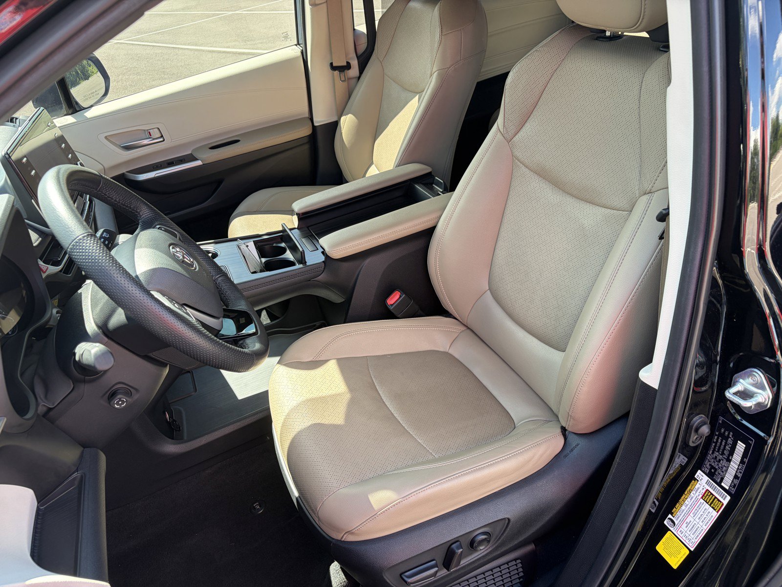 2023 Toyota Sienna Limited - Photo 12
