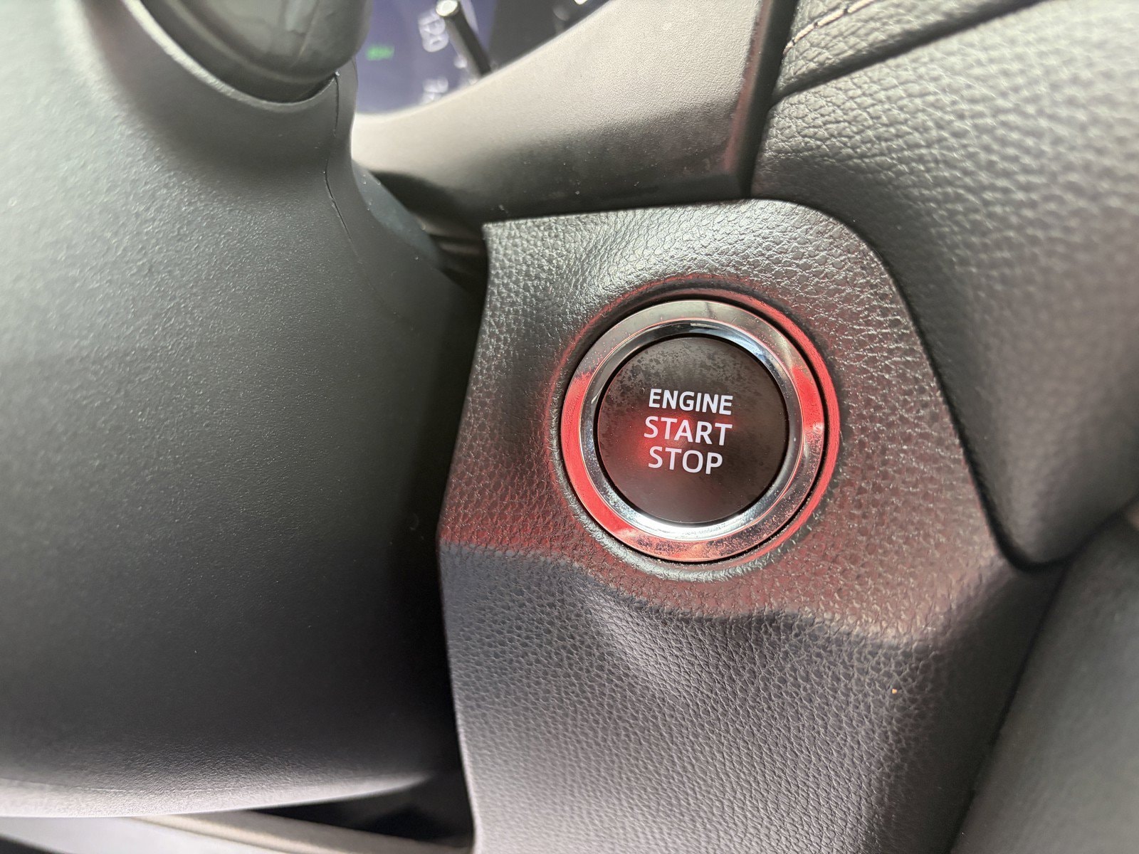 2025 Toyota RAV4 XLE - Photo 23