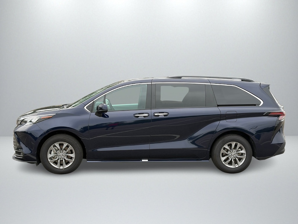 Used 2026 Toyota Sienna XLE Mini-van, Passenger