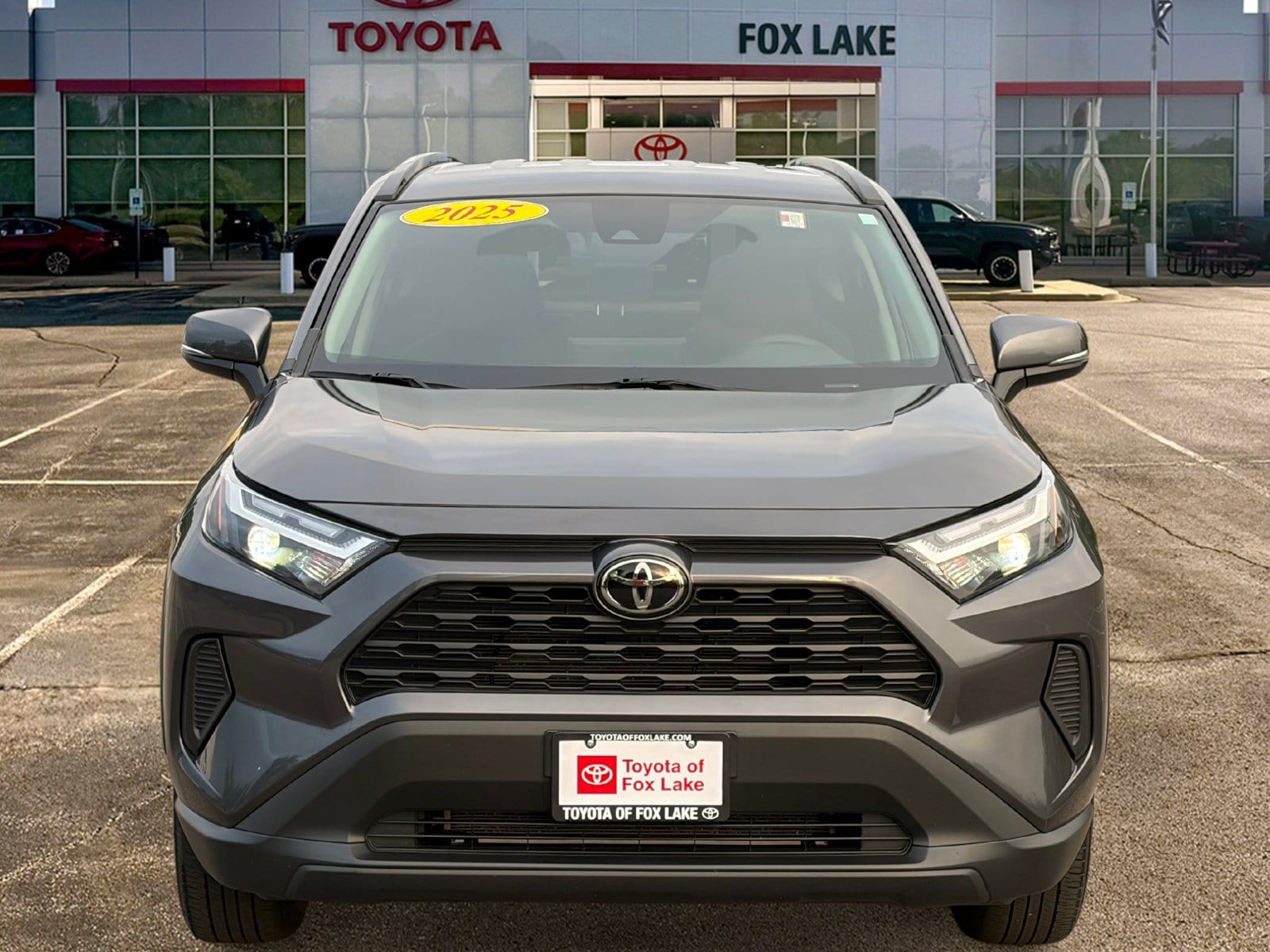 2025 Toyota RAV4 XLE - Photo 8