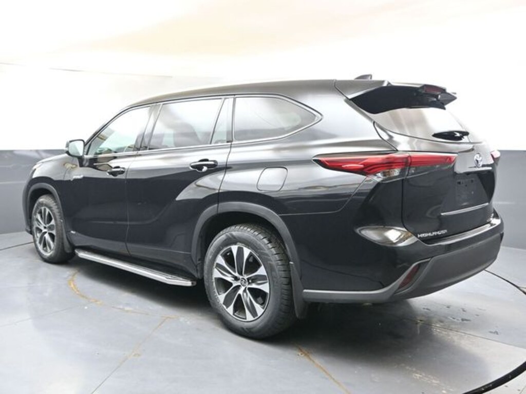 Used 2021 Toyota Highlander Hybrid XLE SUV