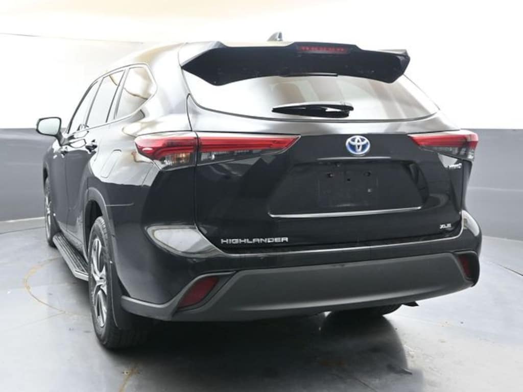 Used 2021 Toyota Highlander Hybrid XLE SUV