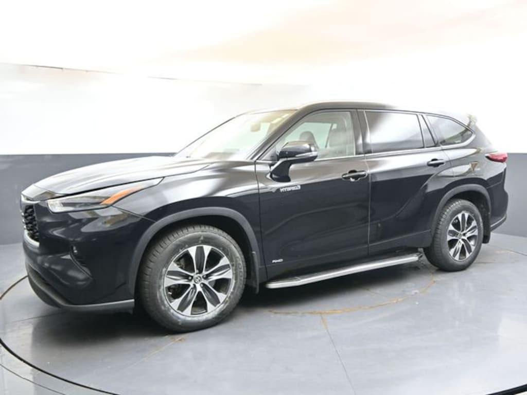 Used 2021 Toyota Highlander Hybrid XLE SUV