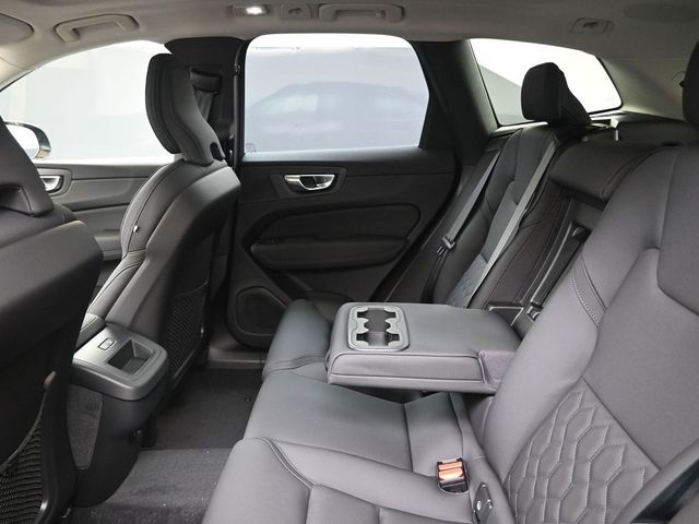 2026 Volvo XC60 Plus - Photo 18