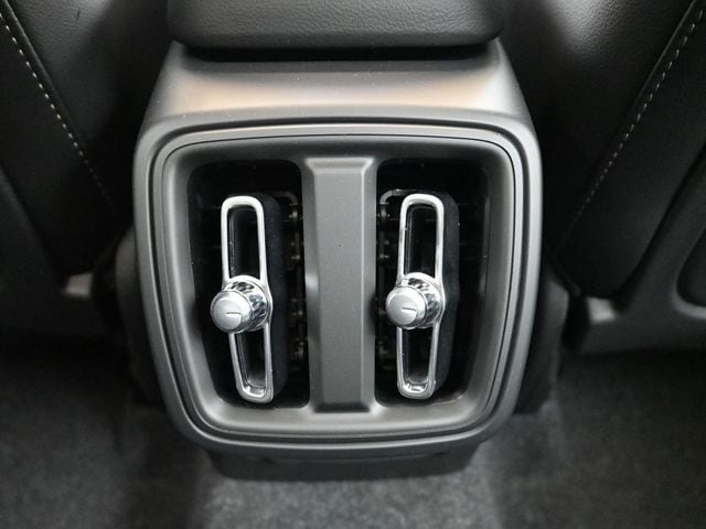 2026 Volvo XC40 Ultra - Photo 21