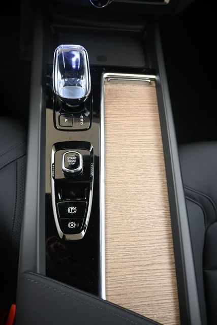 2026 Volvo XC60 Plus - Photo 33