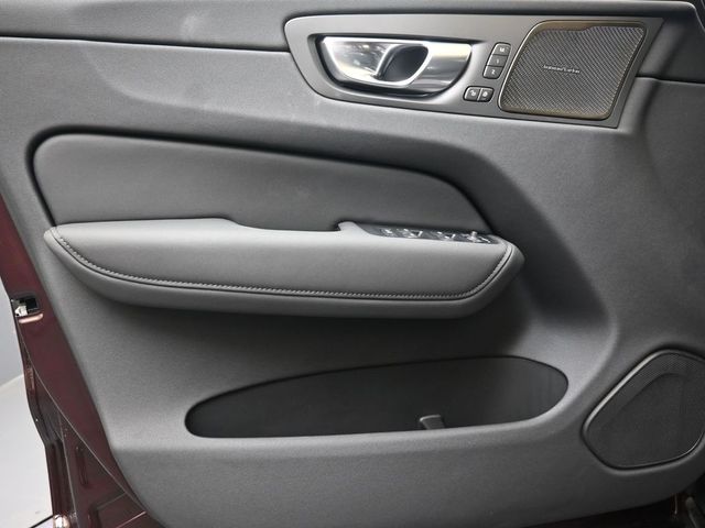 2026 Volvo XC60 Plus - Photo 23