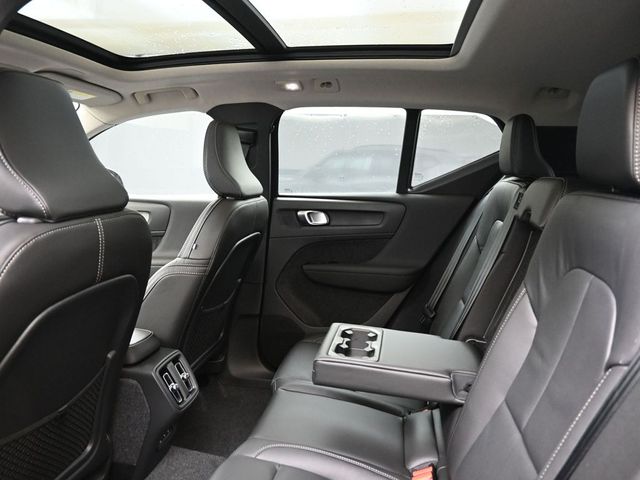2026 Volvo XC40 Ultra - Photo 18