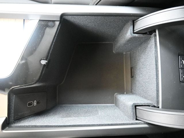 2026 Volvo XC60 Plus - Photo 35