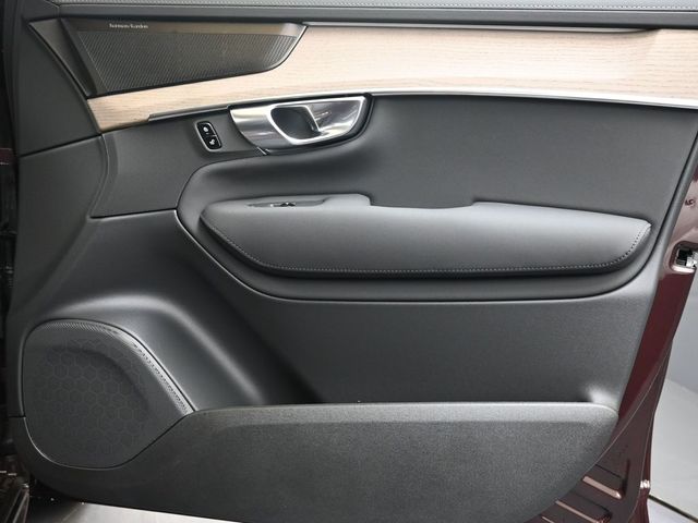 2026 Volvo XC90 Plus - Photo 11