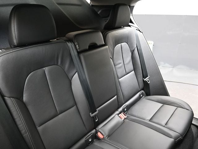 2026 Volvo XC40 Ultra - Photo 16