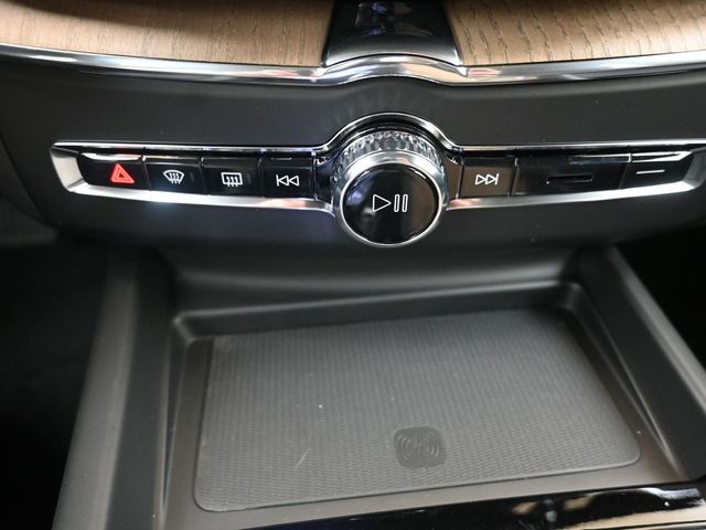 2026 Volvo XC60 Plus - Photo 32