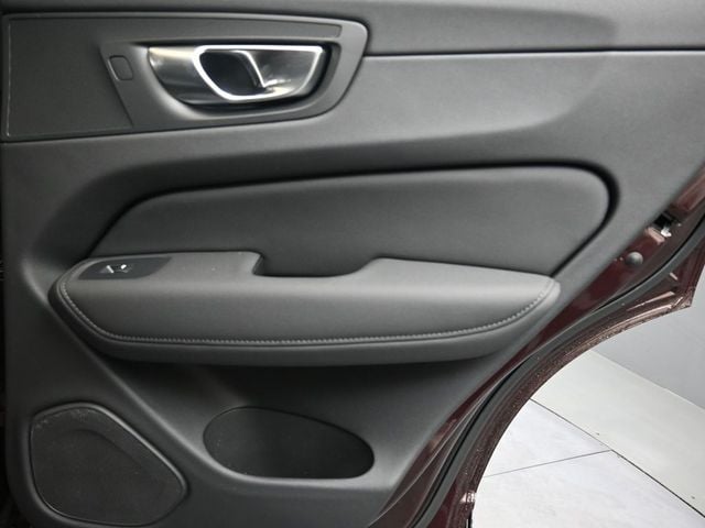 2026 Volvo XC60 Plus - Photo 14