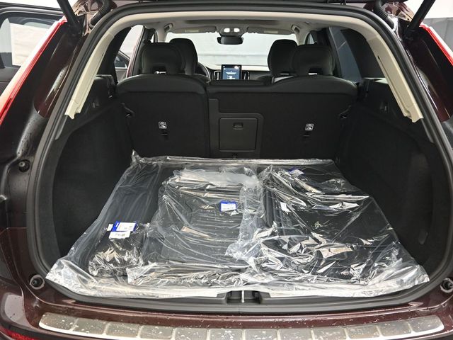 2026 Volvo XC60 Plus - Photo 17
