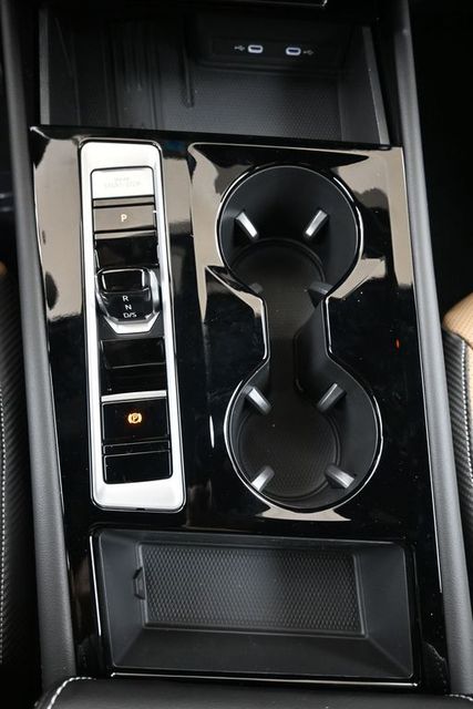 2026 Volkswagen Atlas Cross Sport SE w/Tech - Photo 34