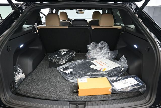 2026 Volkswagen Atlas Cross Sport SE w/Tech - Photo 17