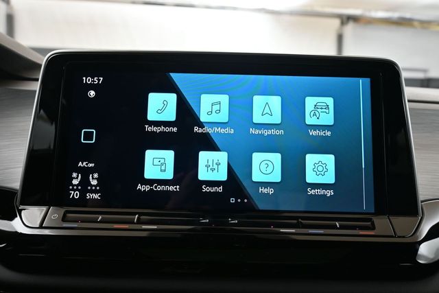 2026 Volkswagen Atlas Cross Sport SE w/Tech - Photo 32