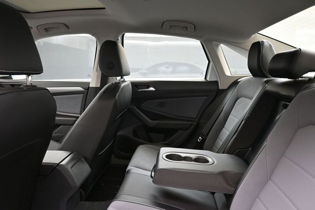 2026 Volkswagen Jetta SE - Photo 18