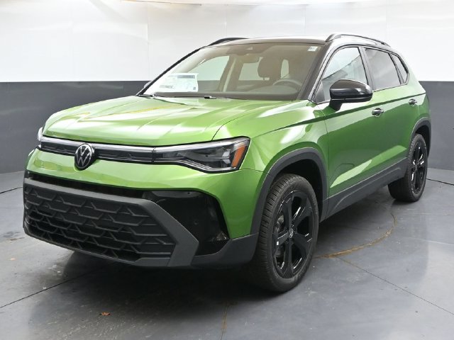 2027 Volkswagen Taos SE Black