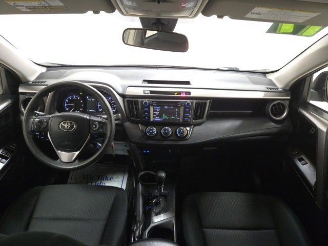 2017 Toyota RAV4 LE photo 4