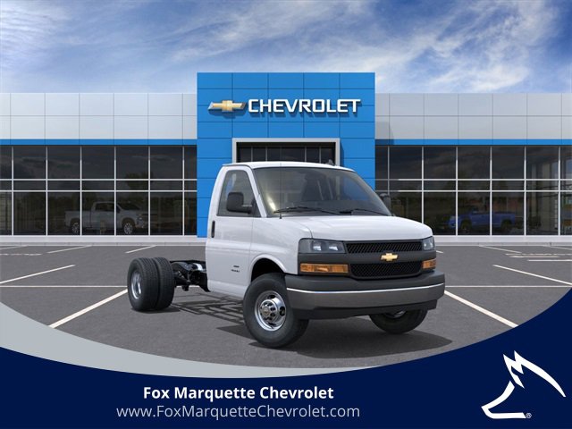 2025 Chevrolet Express Cutaway Base's photo