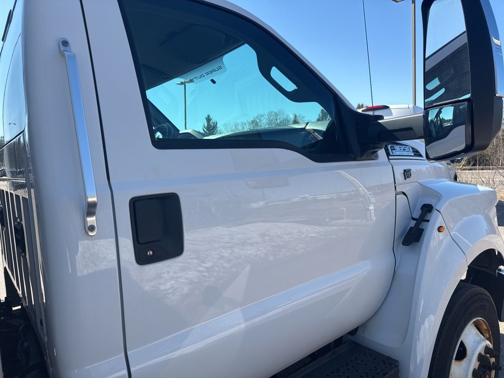 2017 Ford F-650 - Photo 10