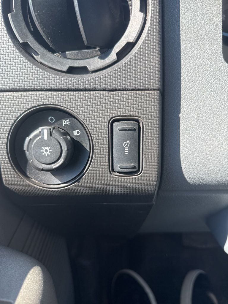2017 Ford F-650 - Photo 36