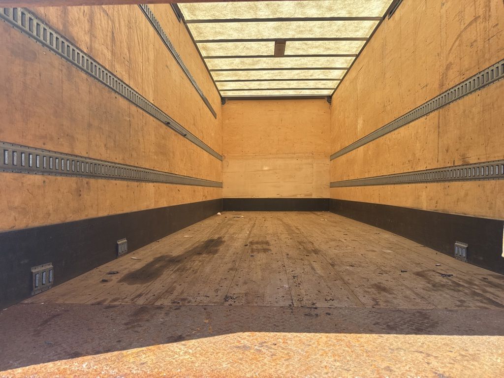 2017 Ford F-650 - Photo 19