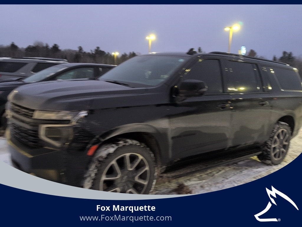 2023 Chevrolet Suburban RST's photo