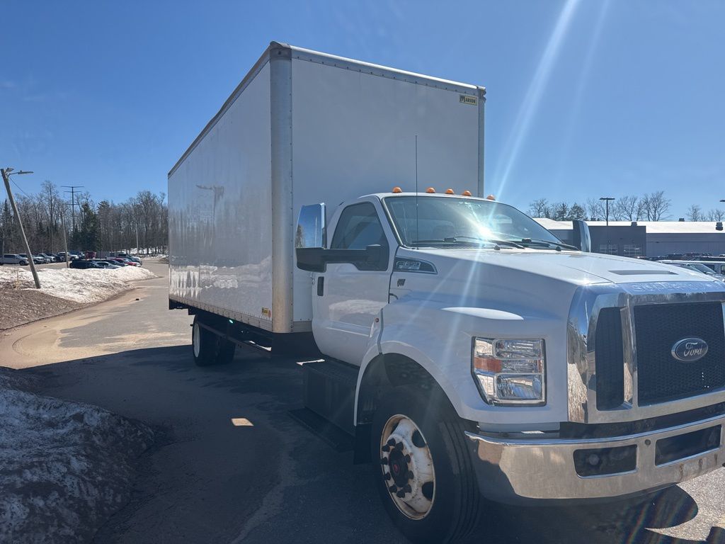 2017 Ford F-650 - Photo 9