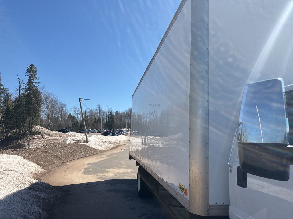 2017 Ford F-650 - Photo 14