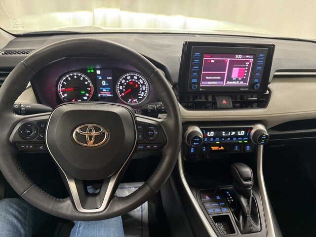 2022 Toyota RAV4 XLE photo 3
