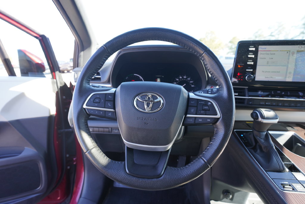 Used 2022 Toyota Sienna XLE Van Passenger Van