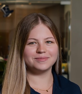 Staff member Emily Schulze from ID_6ff08e