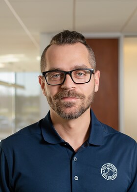 Staff member Alex Skatkov from ID_29340b53b401