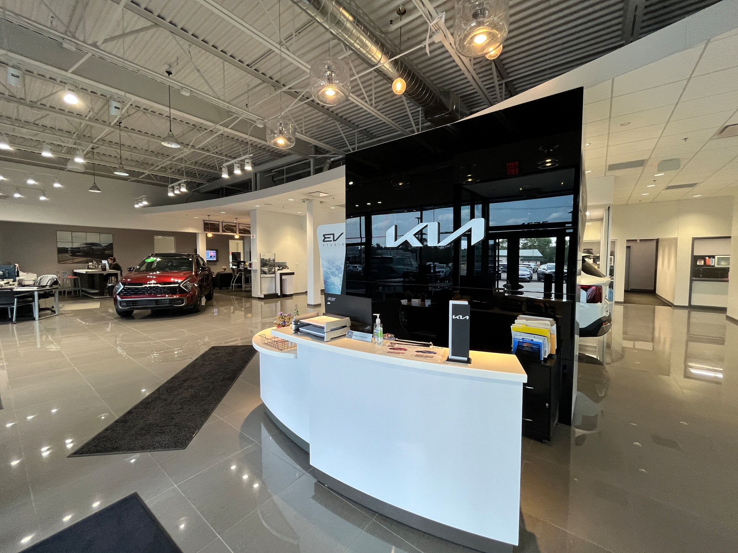 Fox Kia North New & Used Vehicles Plainfield Ave NE