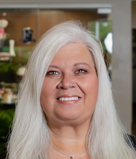 Staff member Alison Hoskins from ID_756c22