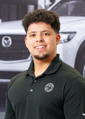 Staff member Alex Marcia from ID_89f6123bdd95