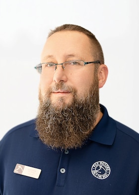 Staff member Kurt Hahn from ID_d63379