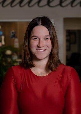 Staff member Brooke Mostyn from ID_49c036