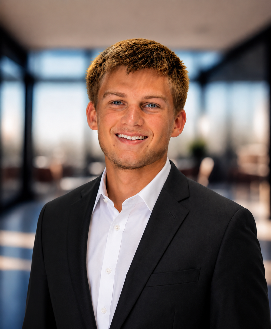 Staff member Corbin Kelly from ID_3950ca